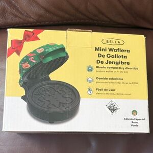 Bella Bliss Green and Black Mini Waffle Maker